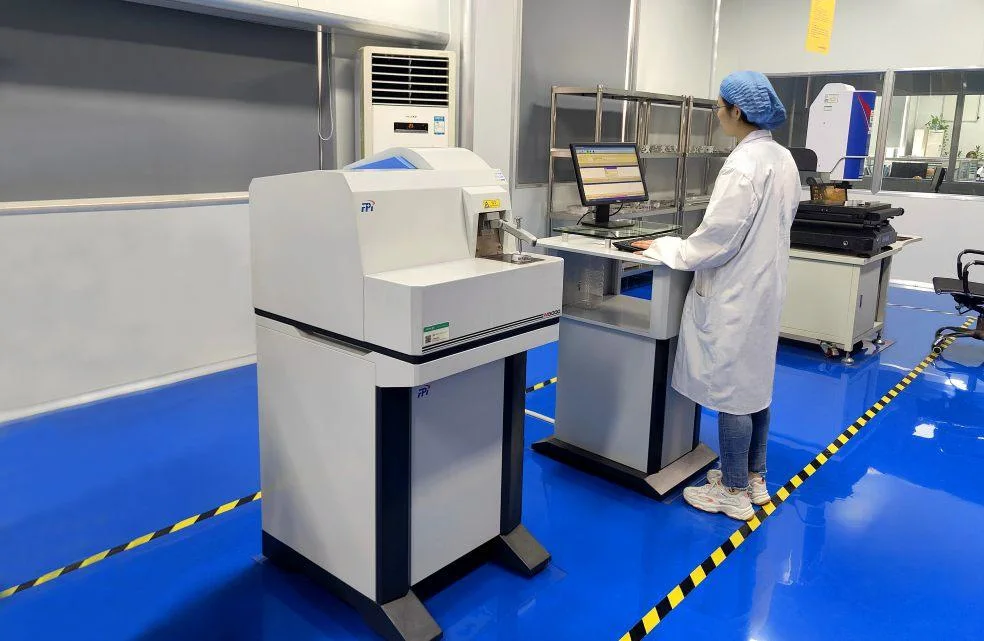 De Precisie die van de aluminiumlegering CNC Producten voor de Dienbladen van de Elektrisch voertuigbatterij met de Goede Dienst machinaal bewerkt